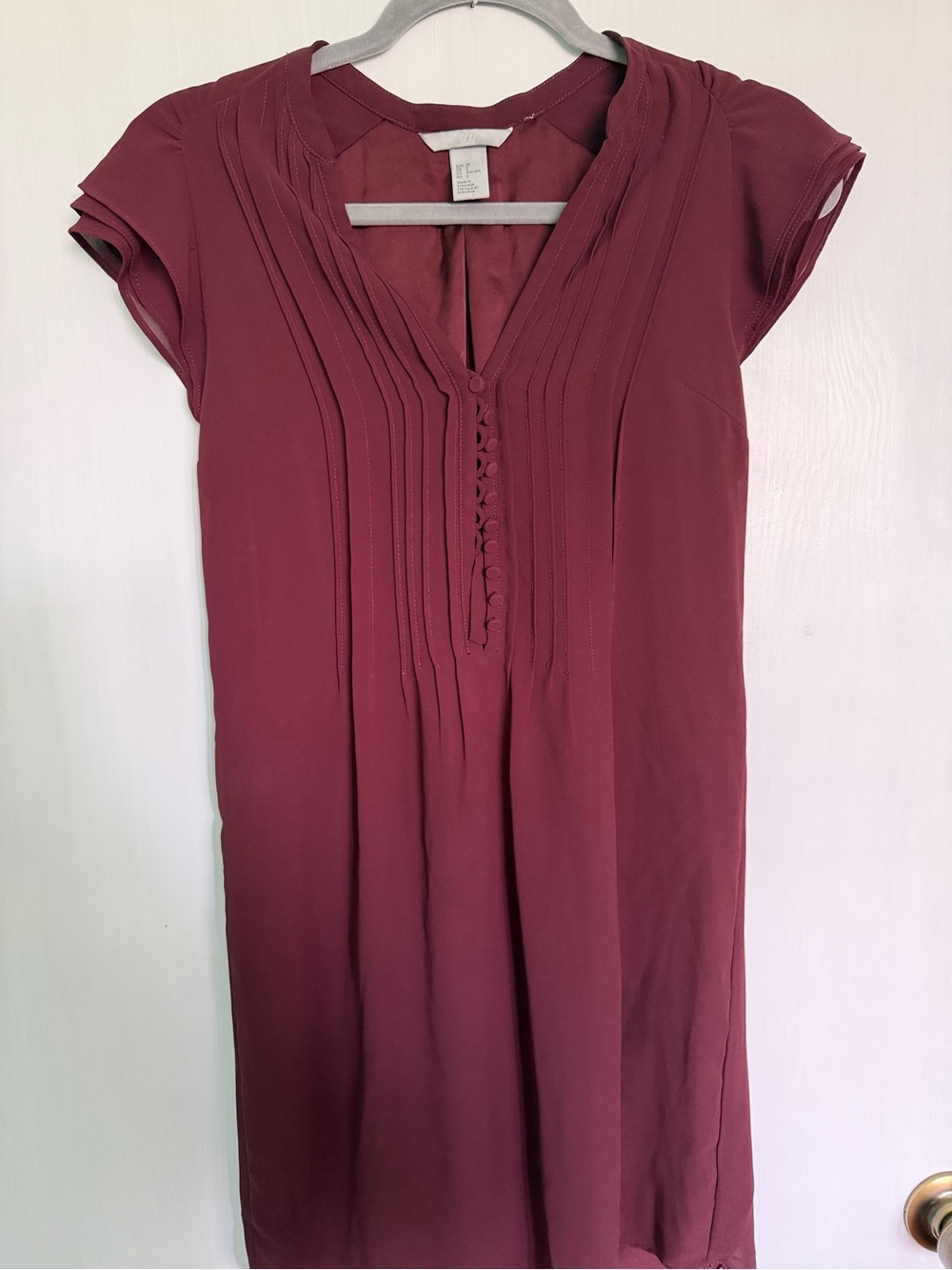H&M Burgundy Pintuck Cap Sleeve Blouse